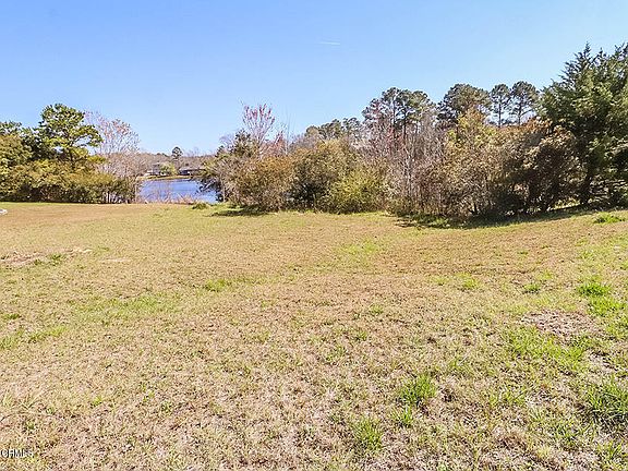 2nd image of 600 Shalamar Ln SW
