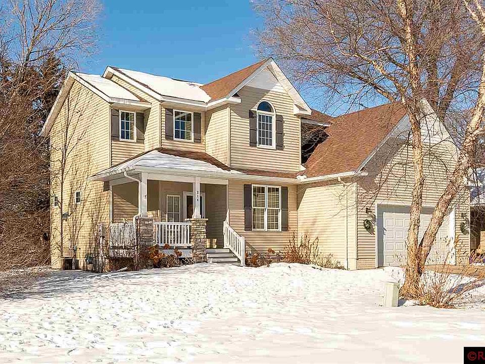 1st image of 214 Woodhaven Ln