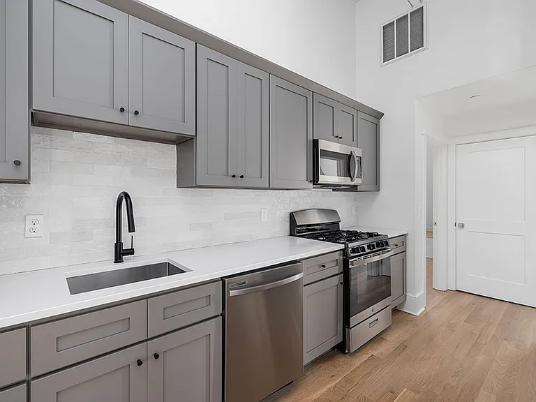 291 Governor St #302 — Photo 4