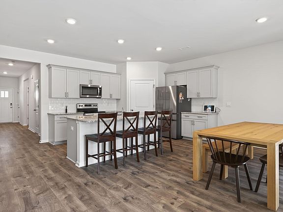 5th image of 35 Hickory Hollow Cir