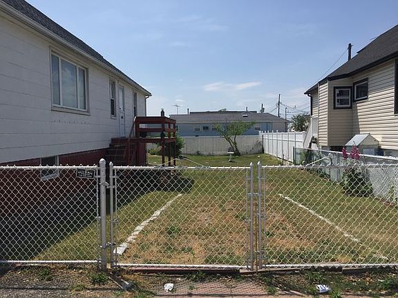 2nd image of 16-05 Cross Bay Blvd