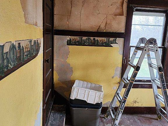 3rd image of 520 Broadway Ave