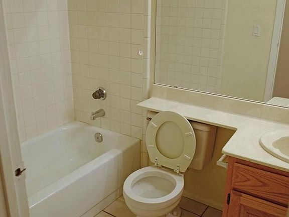 5th image of 15402 N 28th St