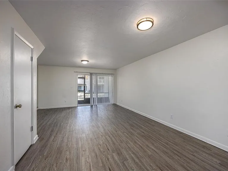 4411 SW 34th St #908 — Photo 6