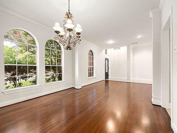 3rd image of 14218 Scarborough Fair St