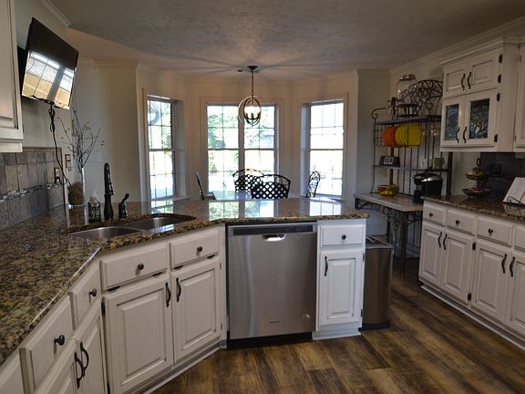 3rd image of 2510 Brittany Ln