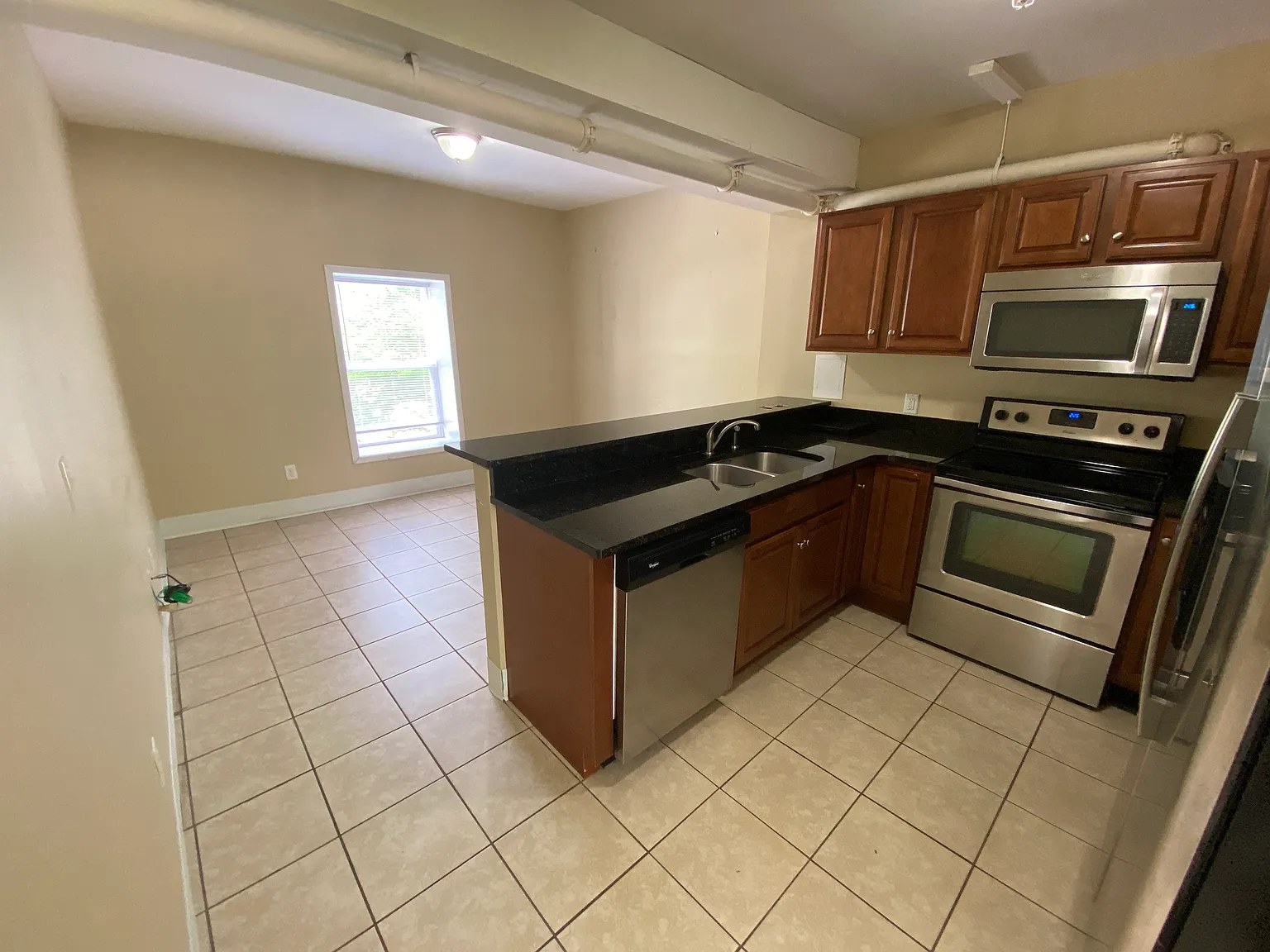 2 bed, $1,400 — Photo 4