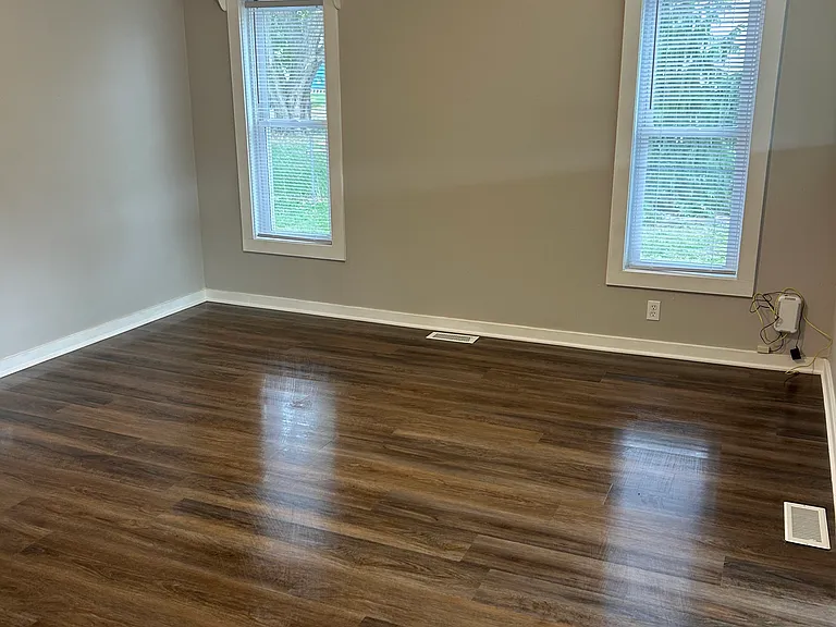 2042 Silver St — Photo 8