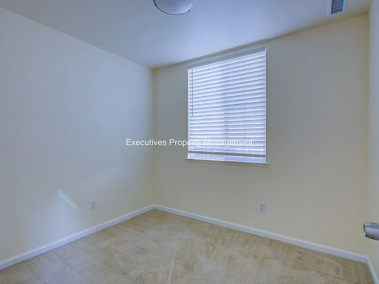 4651 Stern Dr — Photo 9
