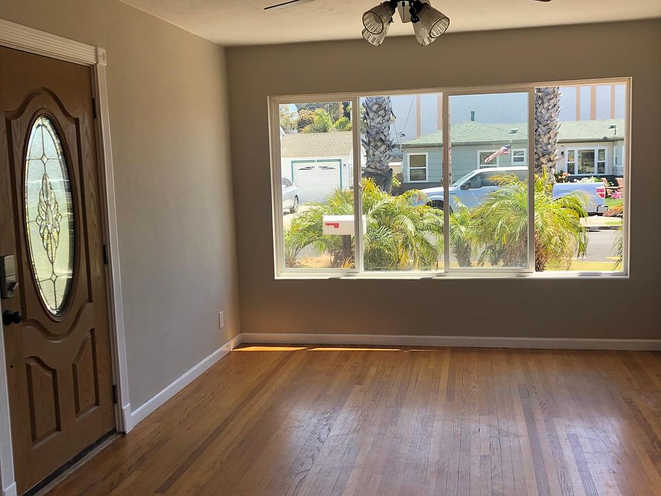 Living room with lots of window
