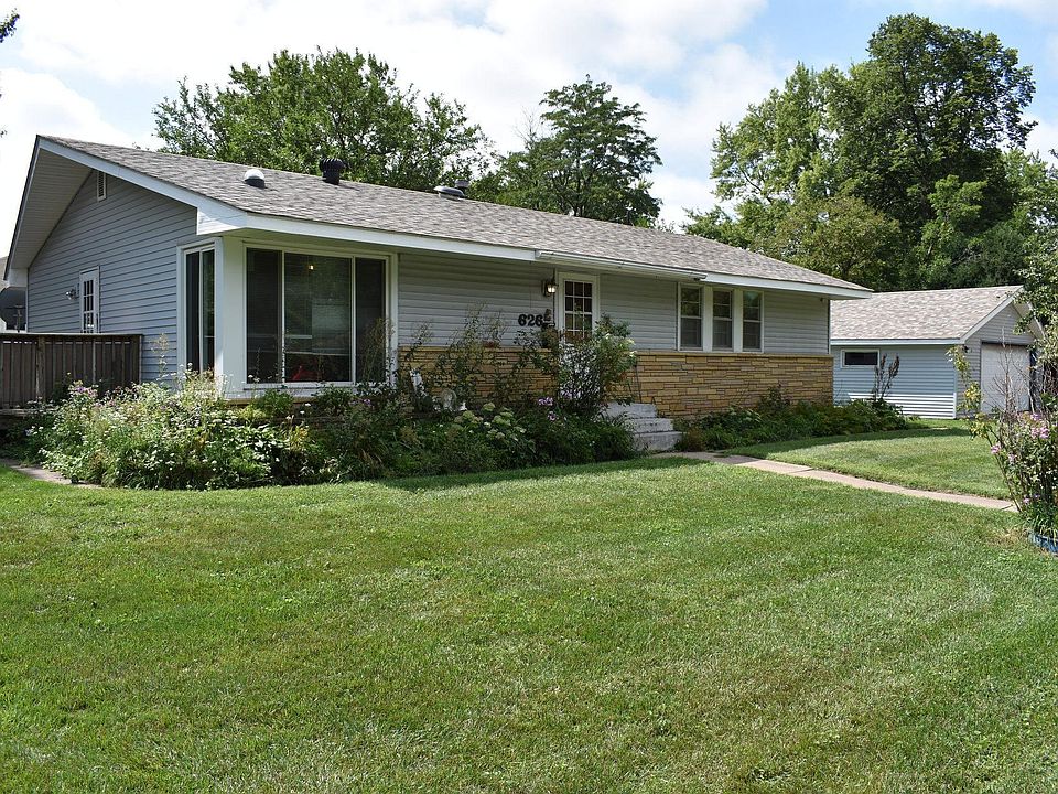 1st image of 626 Bennett Dr NE