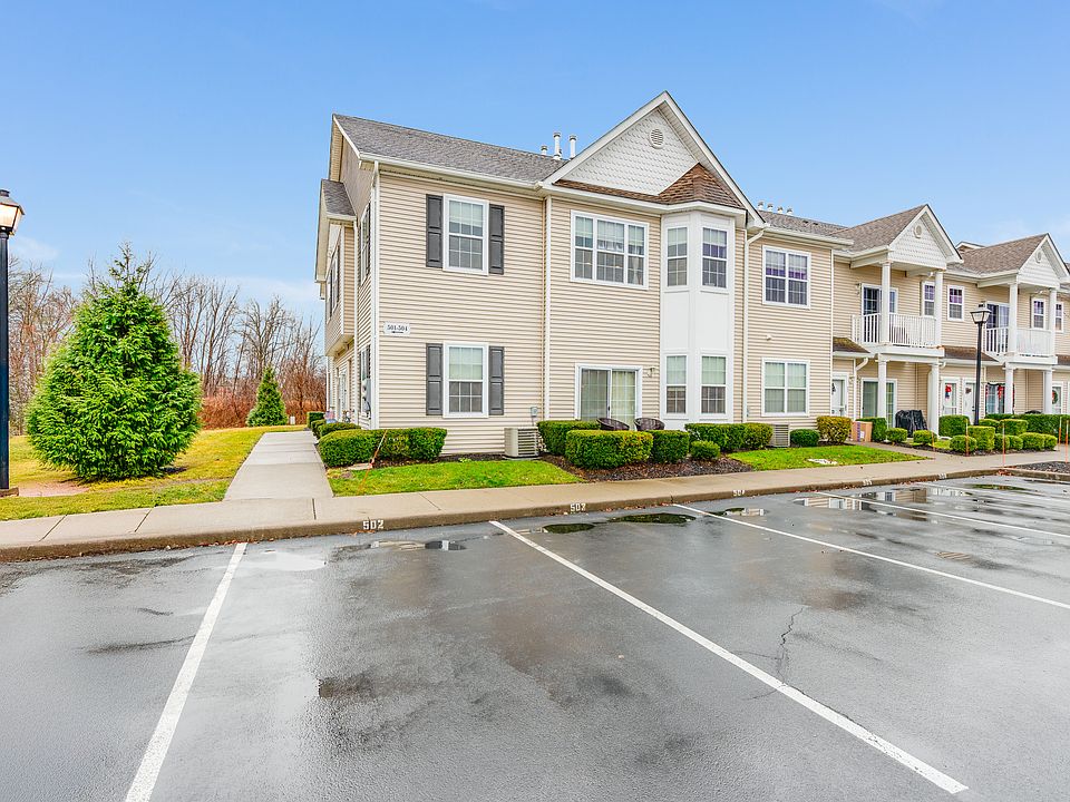 1st image of 504 Commons Ln #504