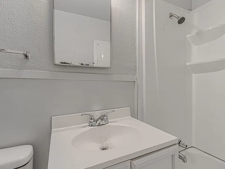 2705 NE 18th St — Photo 37