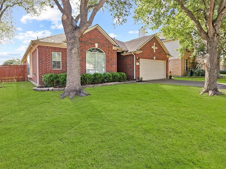 10311 Sawyers Crossing Ln — Photo 2
