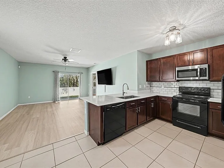 813 Wiltonway Dr — Photo 7