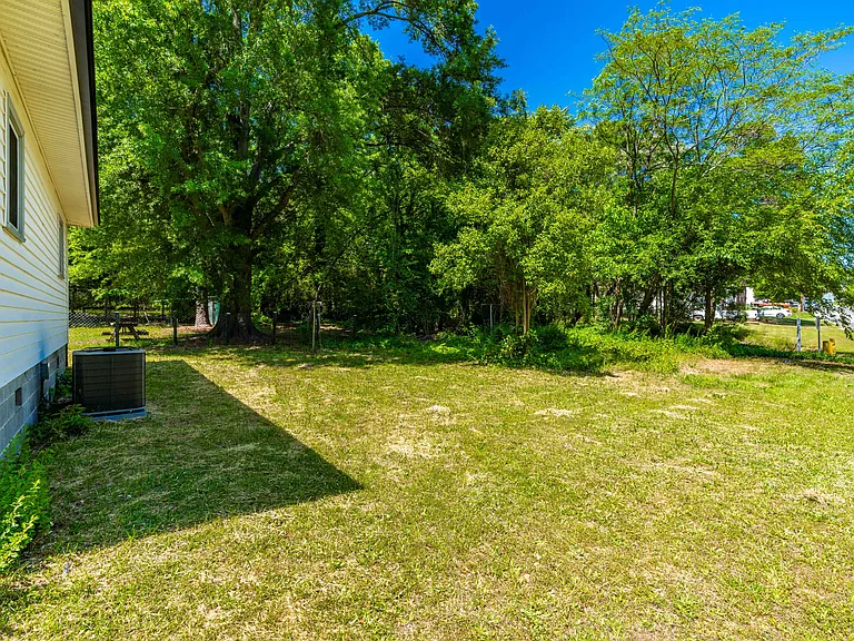 102 W Weaver St — Photo 31