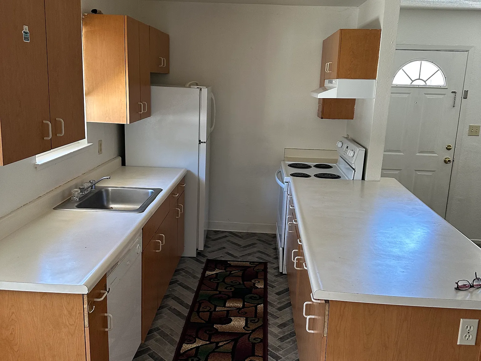 2208 Chrysler Dr — Photo 2