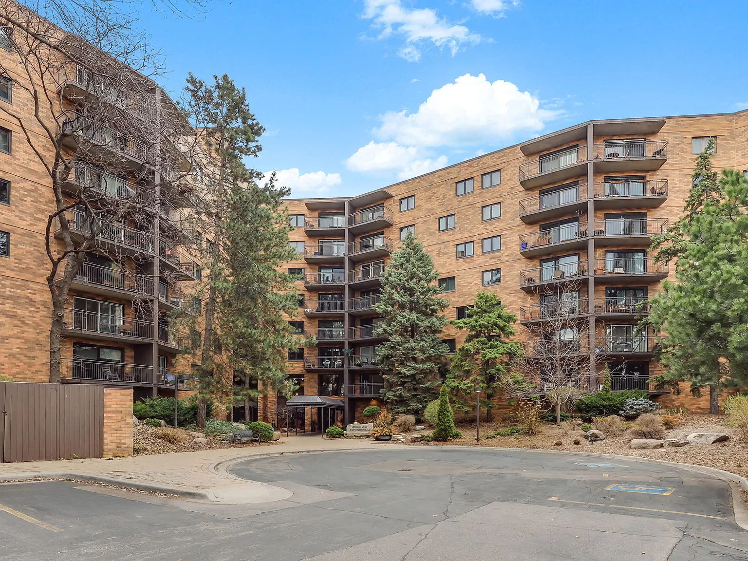 1 bed, 859 sqft, $1,700 — Photo 3