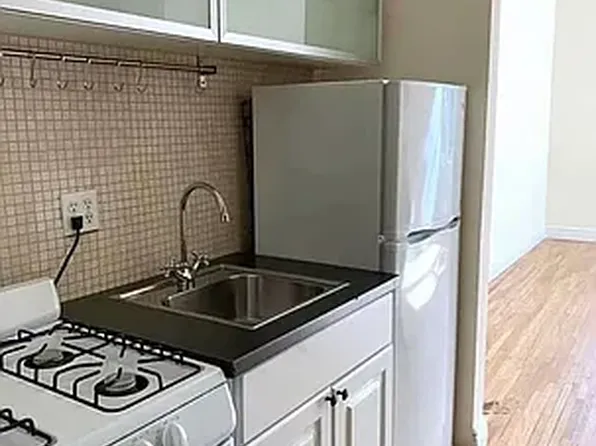 25 West 84th Street image 3 of 7