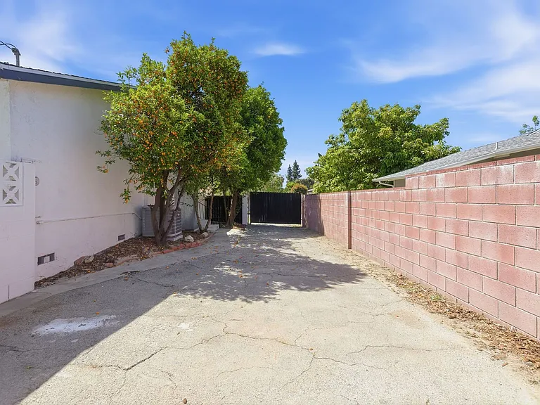 16257 Los Alimos St — Photo 27