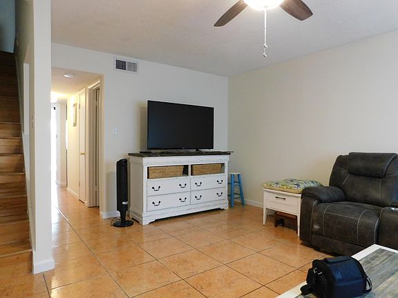 3rd image of 216 Angler Ave Unit 6