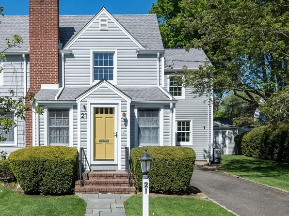 21 Dover Parkway, Stewart Manor, NY 11530