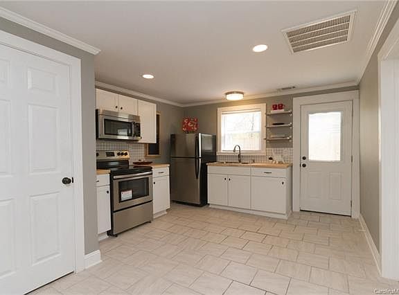 3rd image of 1369 Melviney St