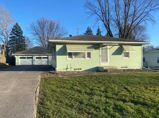 204 Country View Dr, Hudson, IA 50643