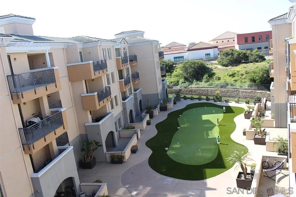 2 bed, 1020 sqft, $3,900 — Photo 3