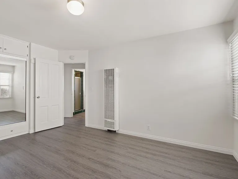 1201 Washington Ave - architectural building North of Wilshire in Santa Monica! — Photo 11