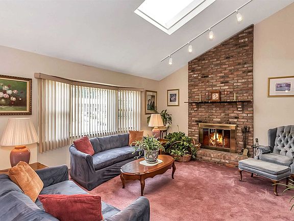 5th image of 1029 Donna Ct