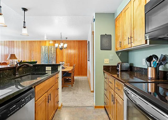 2 bed, 1102 sqft, $3,425 — Photo 4
