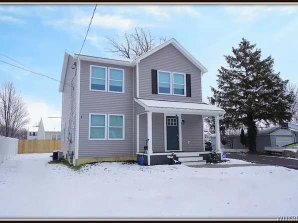 5871 Lakecrest Dr, Lake View, NY 14085