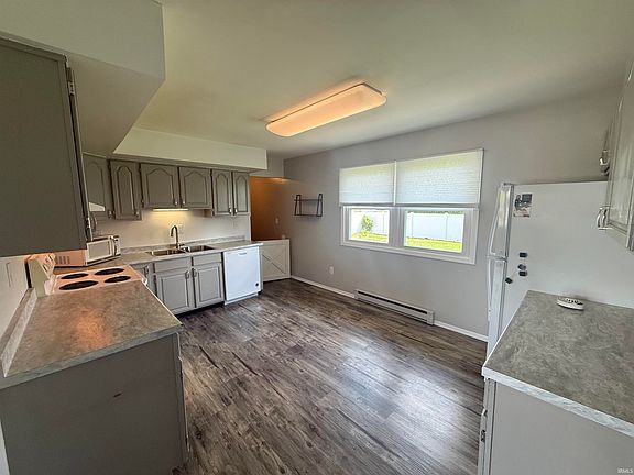 3rd image of 11 Topaz Dr