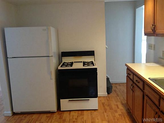 4th image of 3525 Warner Dr