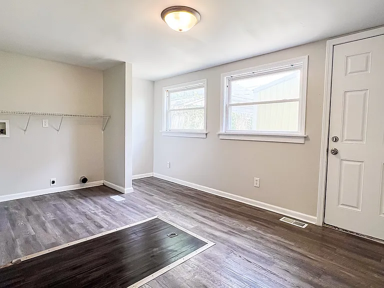 1722 Ekin Ave — Photo 11