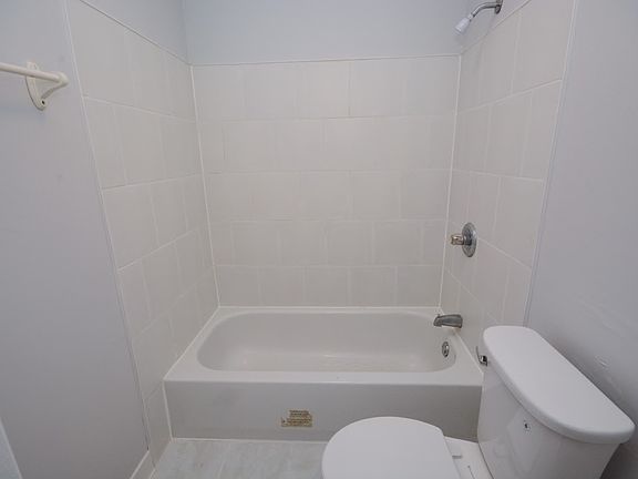 3rd image of 631 Red Horse Ln