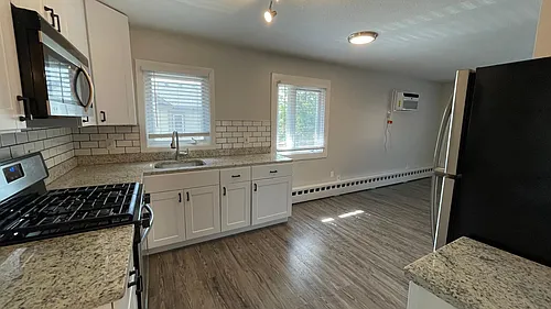 689 Lowry Ave NE Photo 1