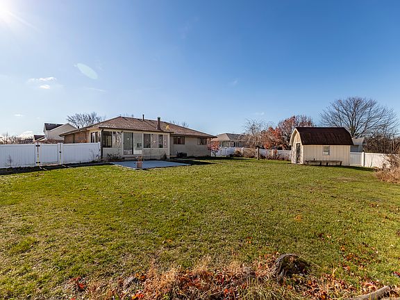 5th image of 12680 Rosewood Ct