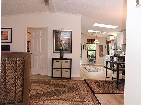 4th image of 411 W Sunshine Ln