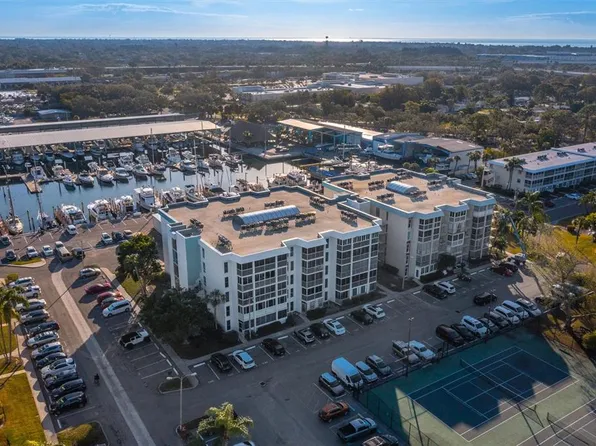 4908 38th Way S APT 202, Saint Petersburg, FL 33711