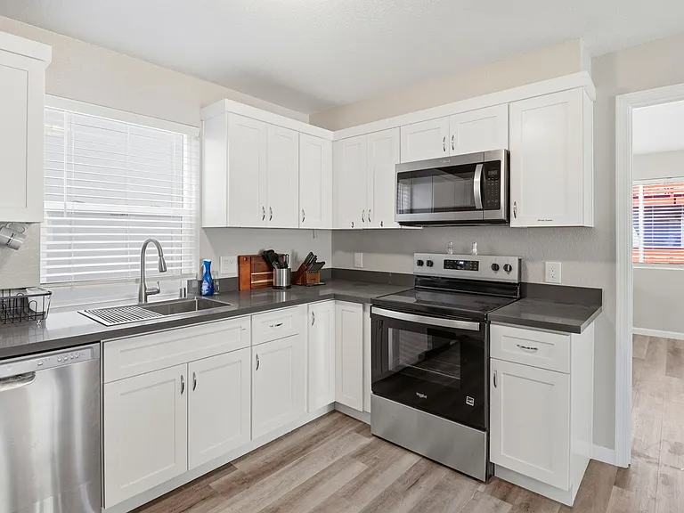 160 Harrison Ave #E1 — Photo 42