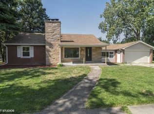 945 S Madison Ave, La Grange, IL 60525