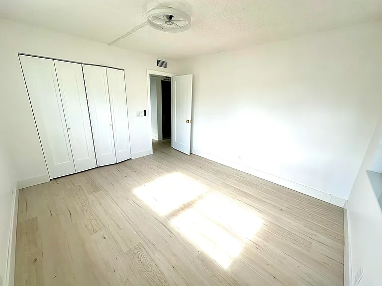 121 Sheffield St E #F — Photo 8