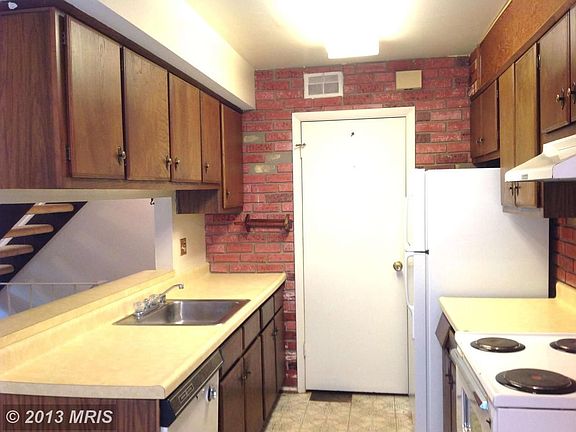 4th image of 37 Woodenbridge Ct #A
