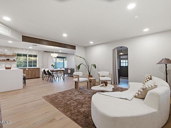 5th image of 1708 W SUNNYSLOPE Lane