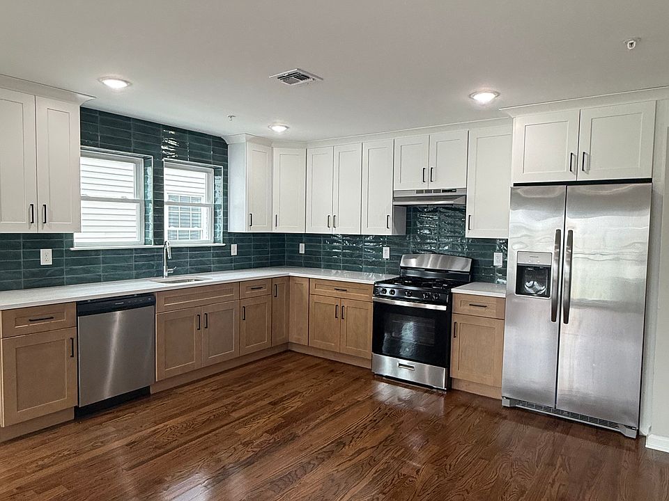 1st image of 138-142 Littleton Ave #1