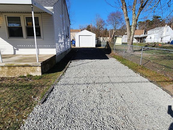 3rd image of 502 Willow Blvd