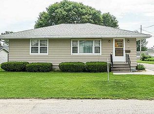104 6th Ave, Newhall, IA 52315