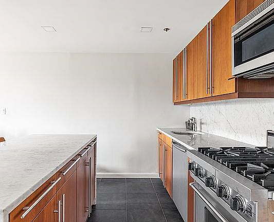 4th image of 305 2nd Ave APT 539